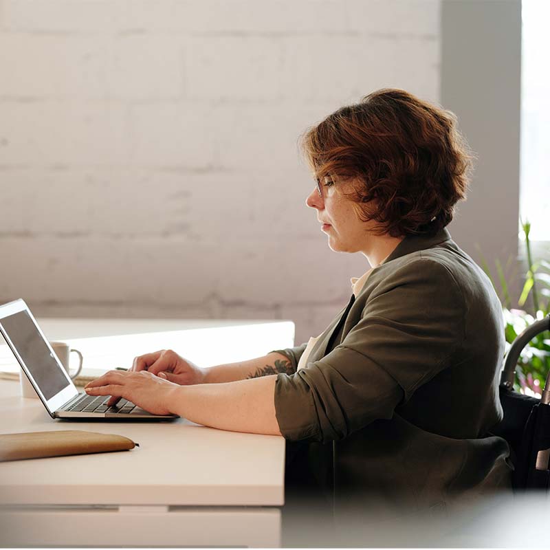 woman-looking-at-laptop